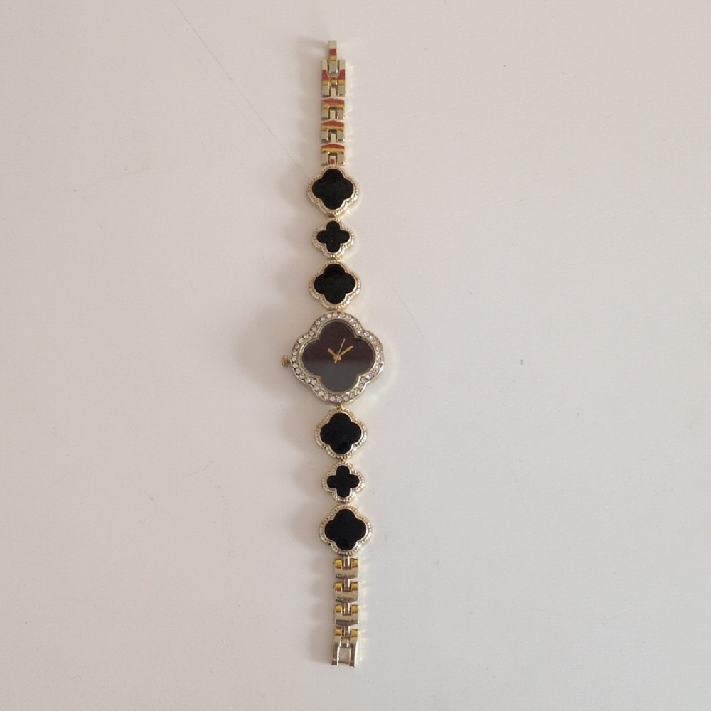 Black Clover Motif Bracelet Watch - Gold & Black